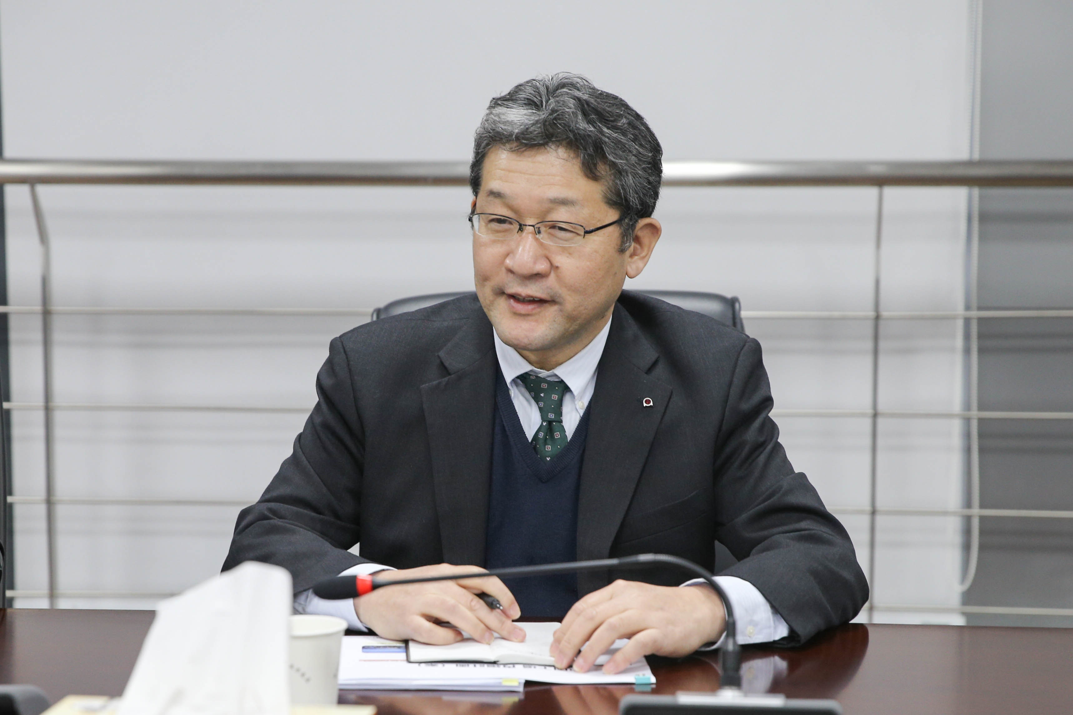 AA7X4437-2.jpg